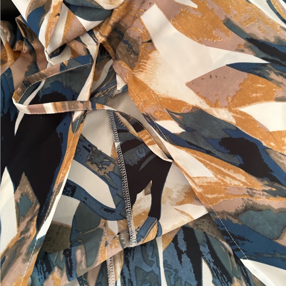 Abstract Patterned Halter Dress - Picture 2 of 6